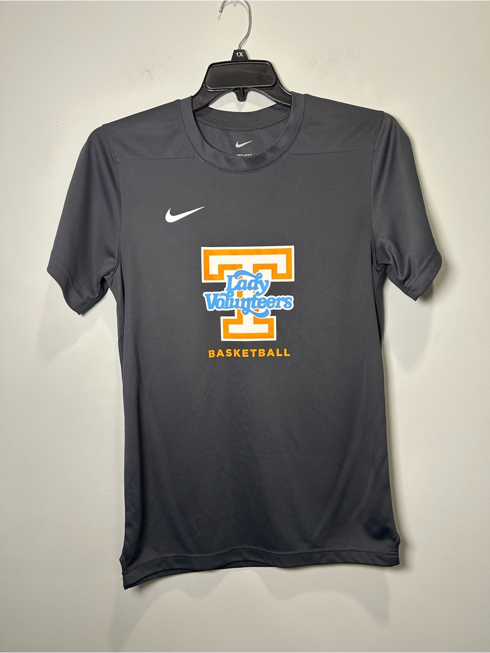 🏀Nike Men’s ‘Tennessee Lady Volunteers Basketball’ Dri-FIT Performance Tee
